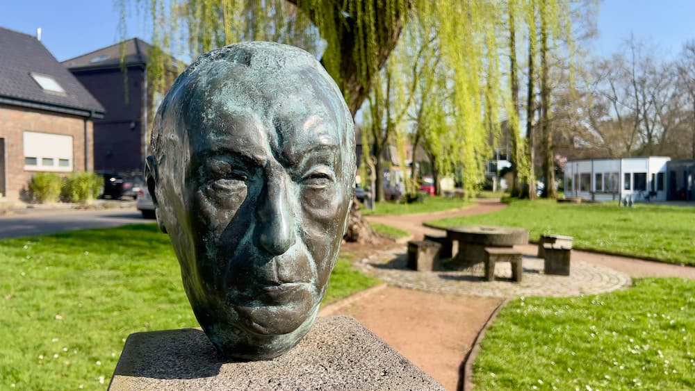 Adenauer Büste in Hinsbeck