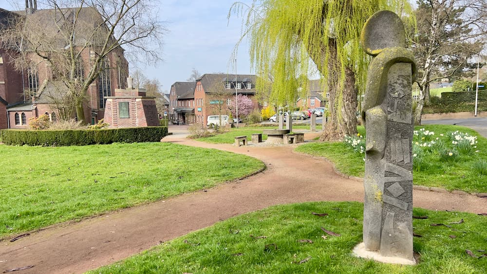 Ibrahim Alawad schafft eine Skulptur für Hinsbeck