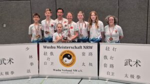 Erfolgreiche Wushu-Sportlerinnen und -Sportler des VfL Hinsbeck bei den Meisterschaften 2026